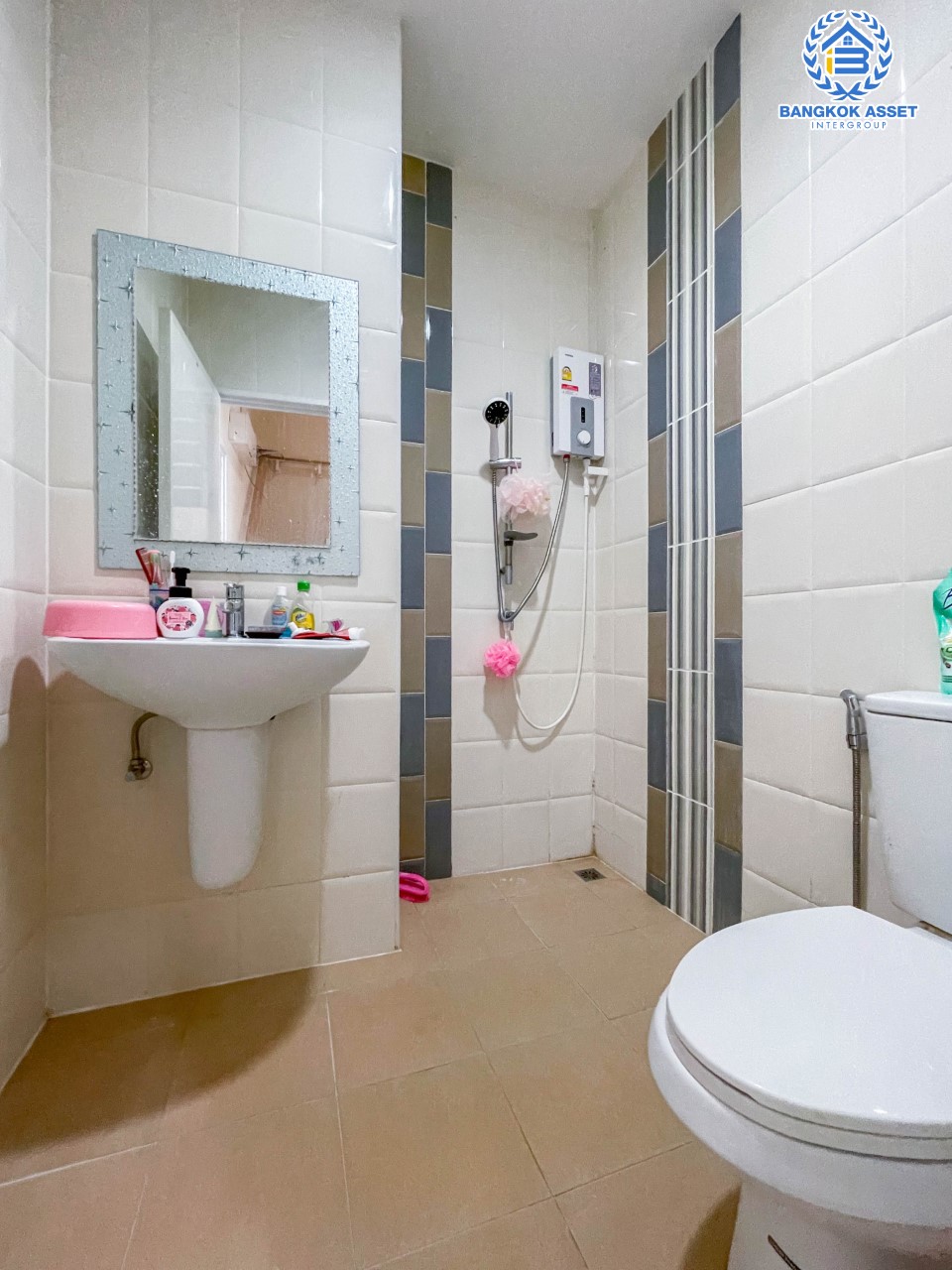 *****ทาวน์เฮ้าส์มือสองนนทบุรี ม.โกลเด้นทาวน์ ปิ่นเกล้า-จรัญสนิทวงศ์ ตอบโจทย์ทุกครอบครัว ด้วยฟังก์ชัน 4 ห้องนอน 3 ห้องน้ำ 2 ที่จอดรถ เนื้อที่ 24.1 ตร.ว. พร้อมห้องเอนกประสงค์ชั้นล่าง เดินทางสะดวกบนทำเลดีที่สุด เข้า-ออกหลายเส้นทาง ใกล้ จุดขึ้นทางด่วน ศรีรัช, สายรถไฟฟ้าสถานีบางบำหรุ และสถานีบางอ้อ